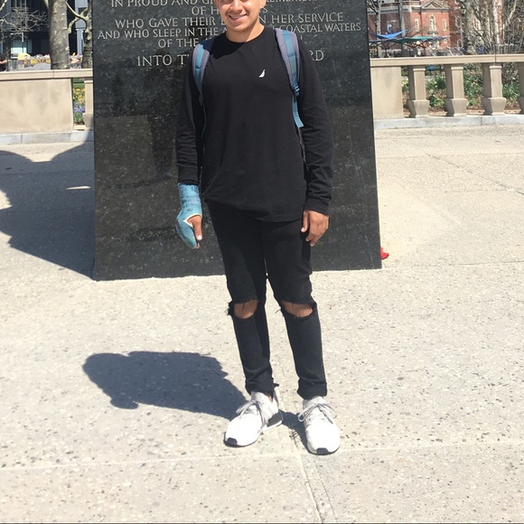 My name is Pedro Hernandez, nice to meet you. - Picture 2 of 3